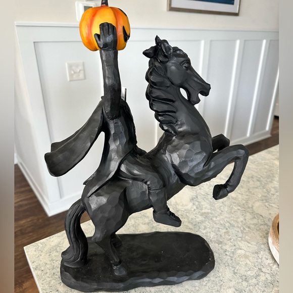 NWT Spooky Night Headless Horseman Statue. - Picture 2 of 6